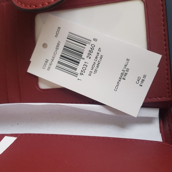 Medium Corner Zip Wallet In Signature Canvas - Picture 7 of 7